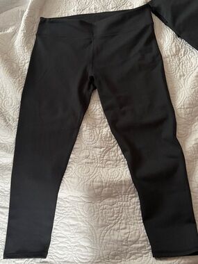 Fabletics Black High-Rise Cropped Leggings - XL